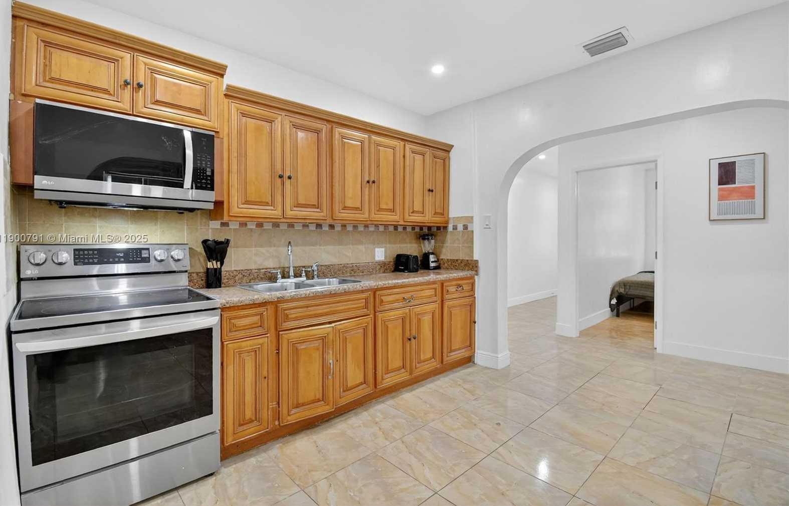 Small Image of 643 NORTH EAST 130TH ST, North Miami Number 5