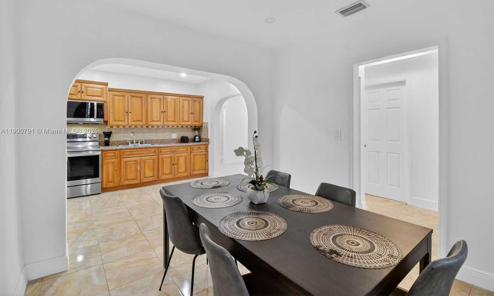 Small Image of 643 NORTH EAST 130TH ST, North Miami Number 6