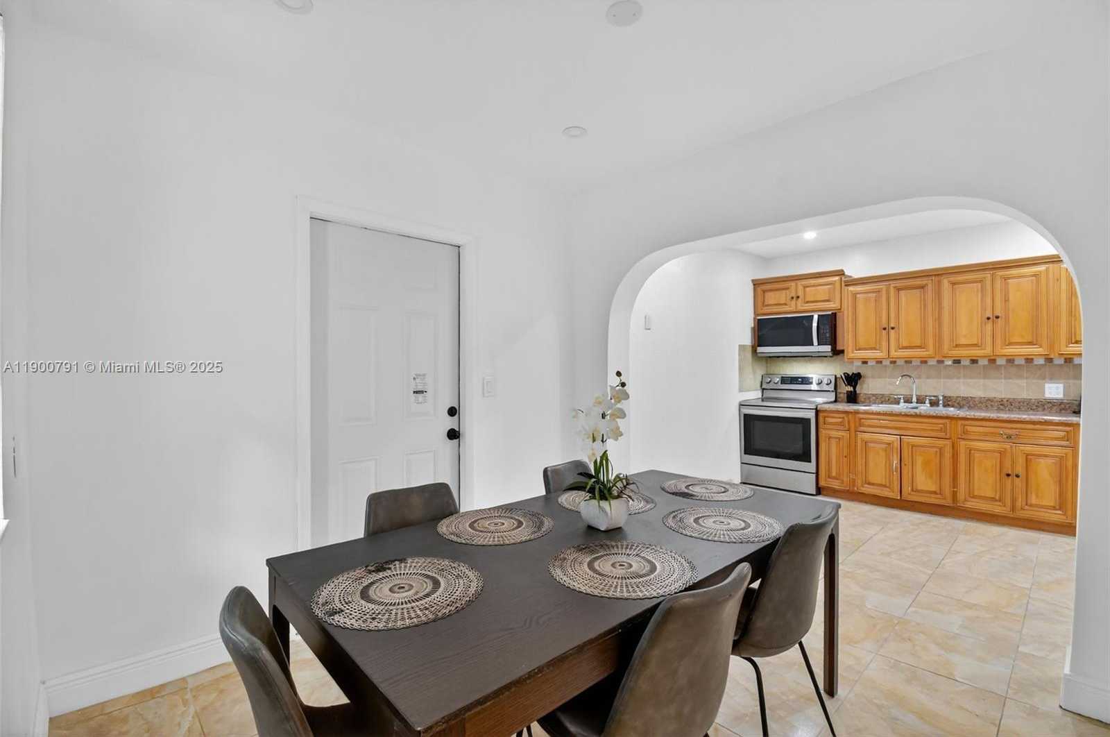 Small Image of 643 NORTH EAST 130TH ST, North Miami Number 7