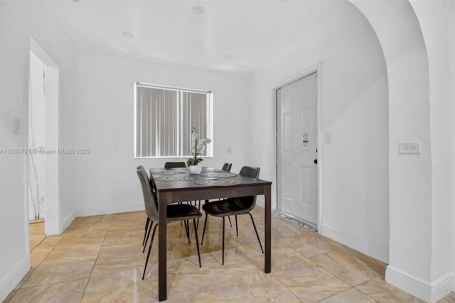 Small Image of 643 NORTH EAST 130TH ST, North Miami Number 8
