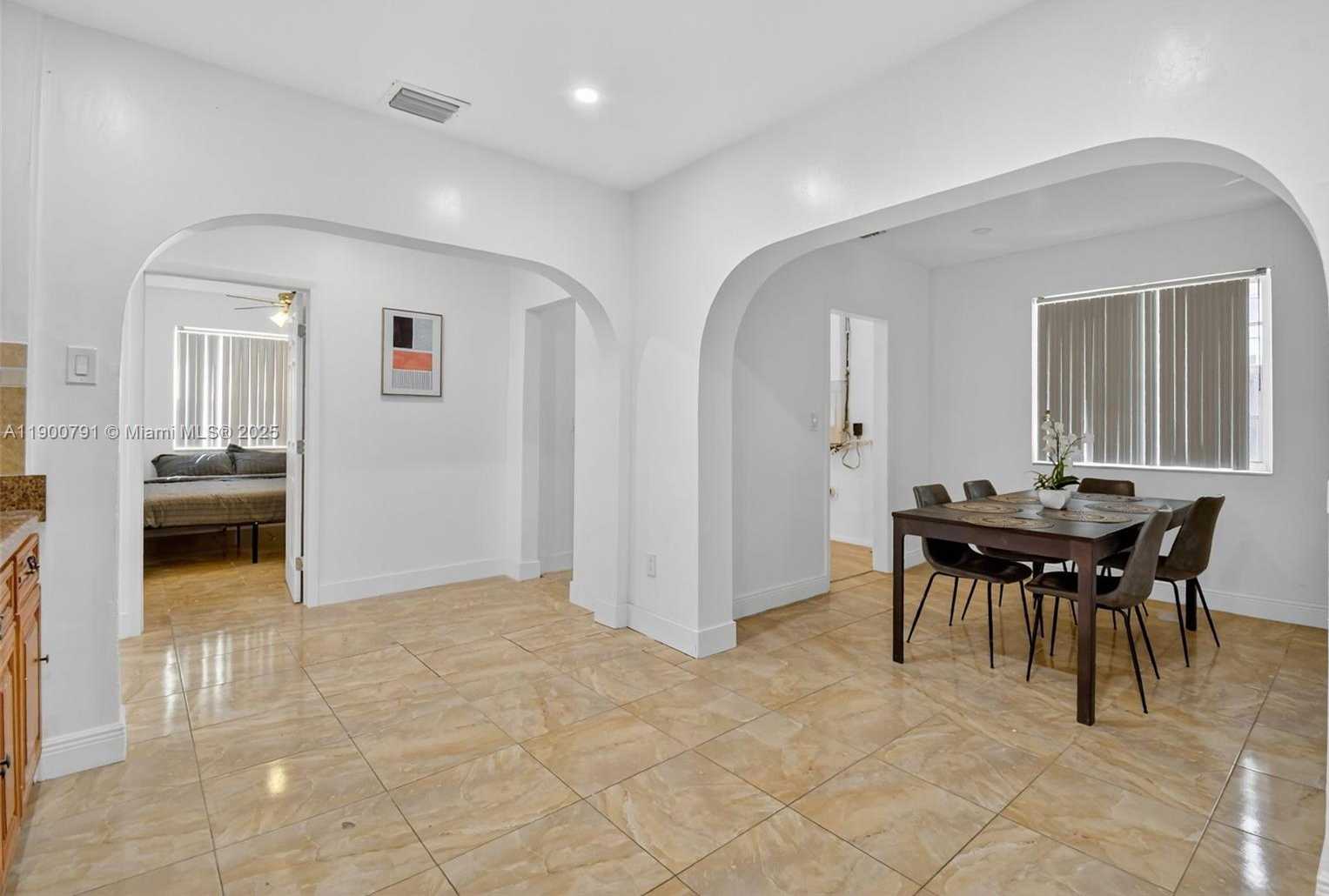 Small Image of 643 NORTH EAST 130TH ST, North Miami Number 9