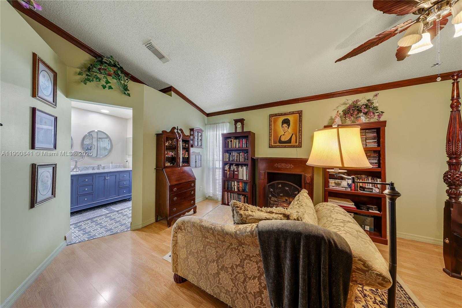 Small Image of 18411 NORTH WEST 18TH ST, Pembroke Pines Number 14