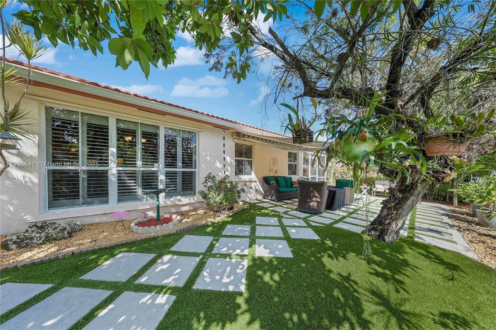 Small Image of 18411 NORTH WEST 18TH ST, Pembroke Pines Number 2