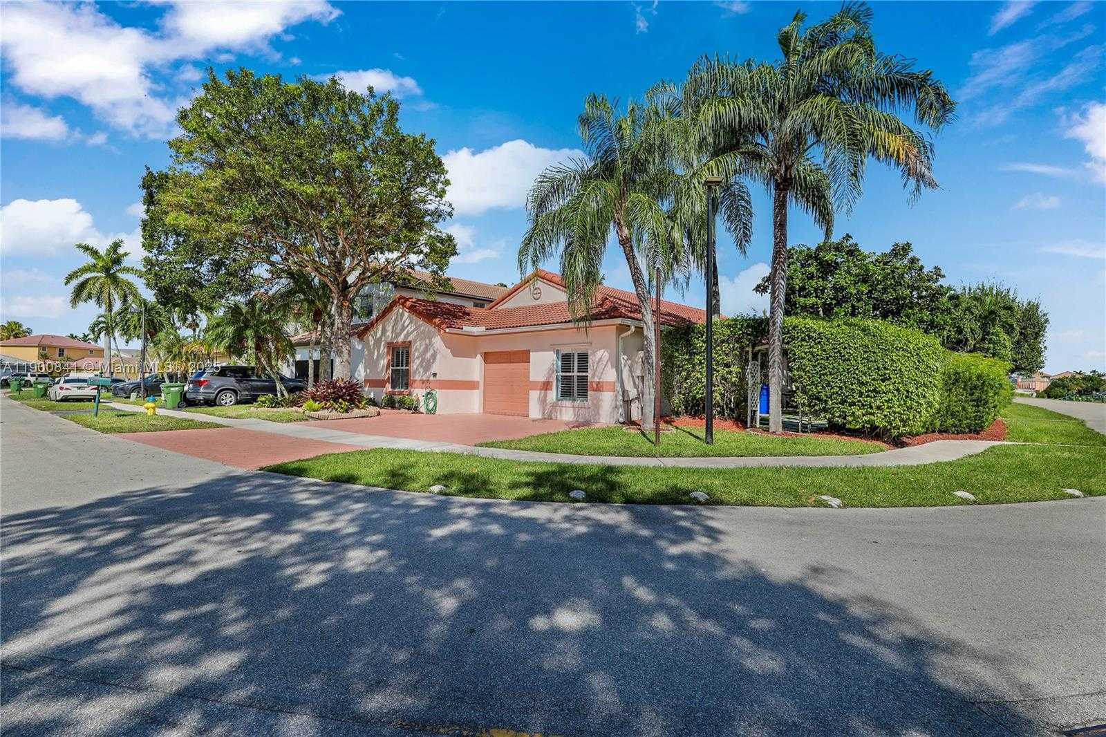 Small Image of 18411 NORTH WEST 18TH ST, Pembroke Pines Number 25