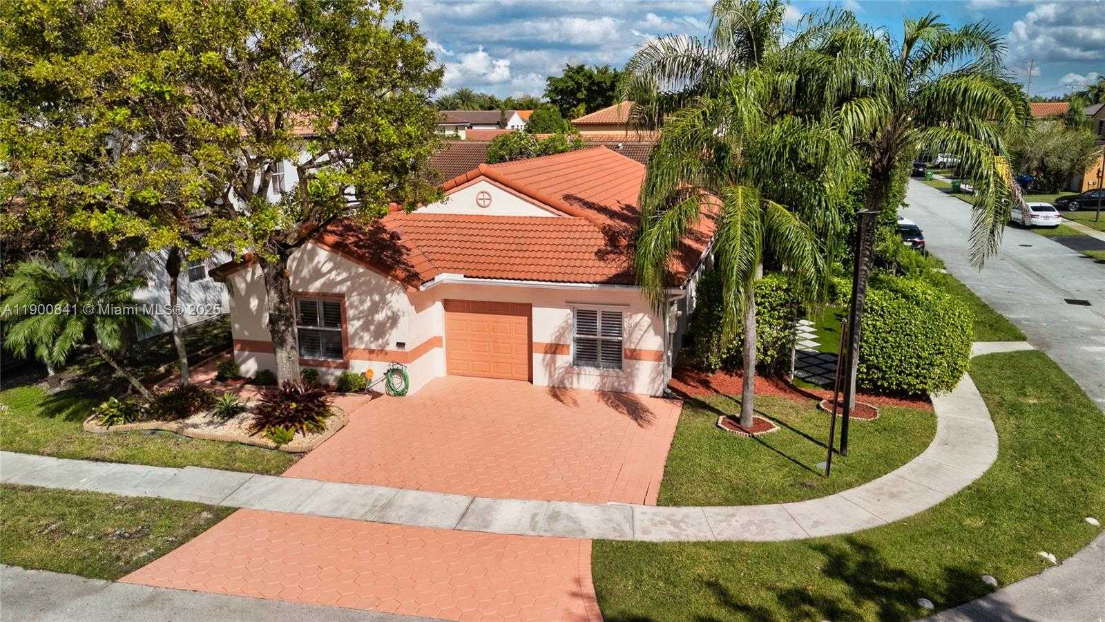 Small Image of 18411 NORTH WEST 18TH ST, Pembroke Pines Number 26
