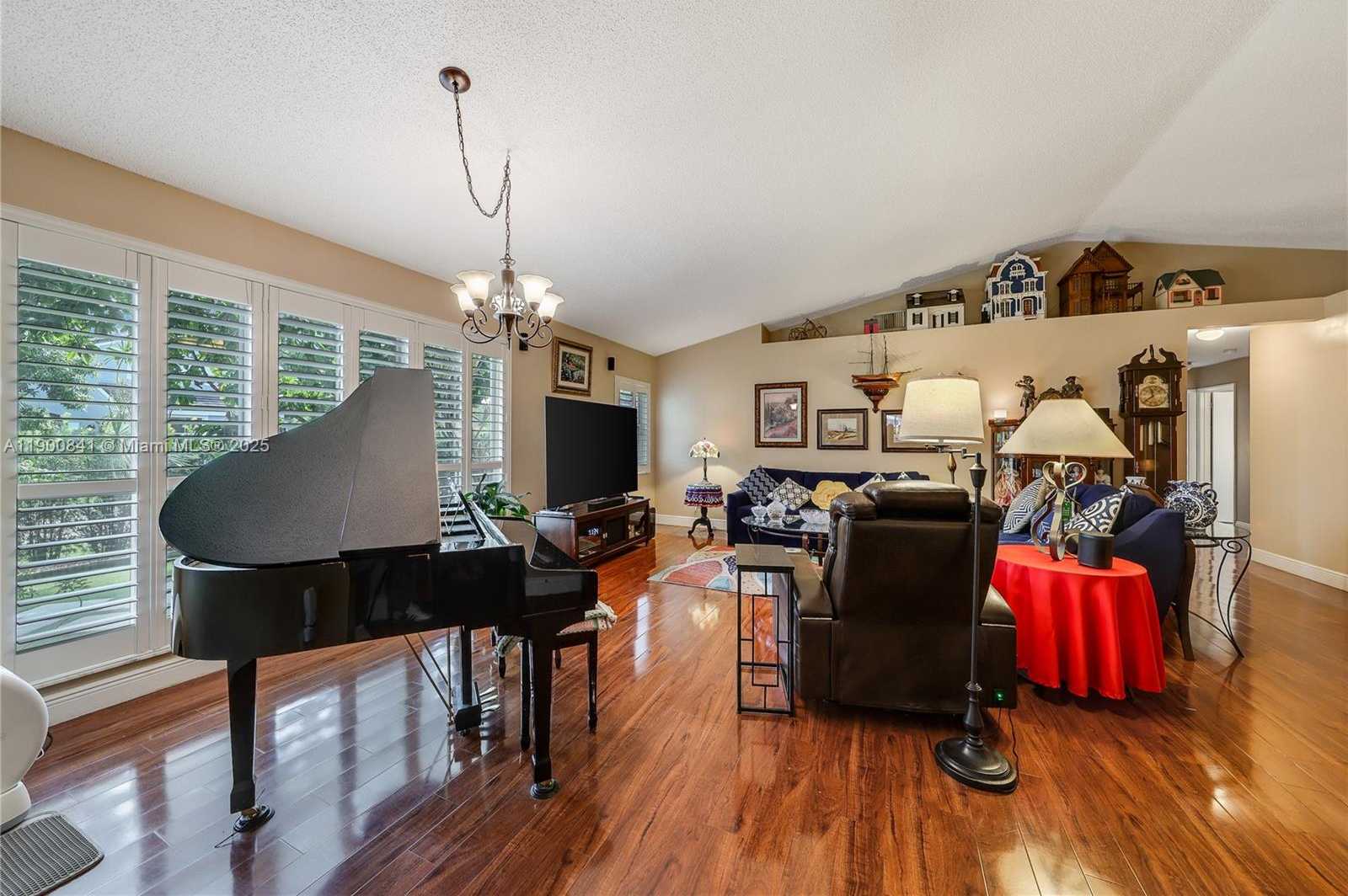 Small Image of 18411 NORTH WEST 18TH ST, Pembroke Pines Number 6