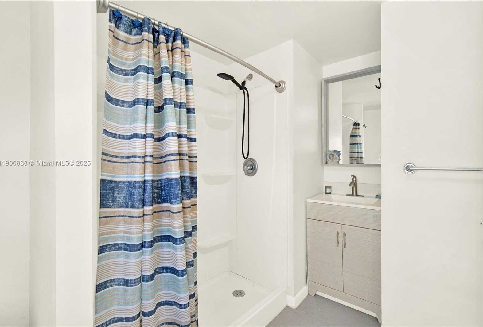 Small Image of 124 VALJEAN LN, Tavernier Number 24