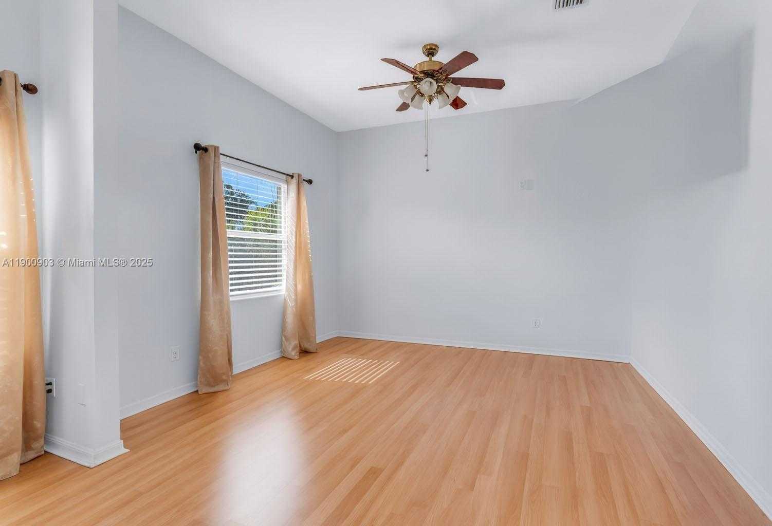 Small Image of 15736 NORTH WEST 11TH ST, Pembroke Pines Number 16