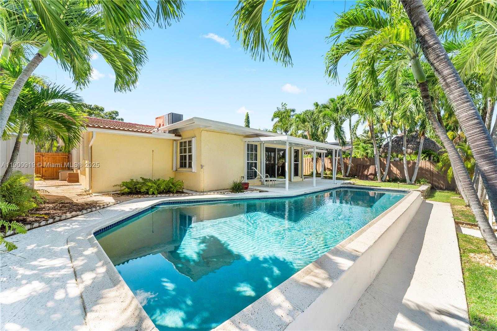 Small Image of 1625 SOUTH WEST 5TH CT, Fort Lauderdale Number 3