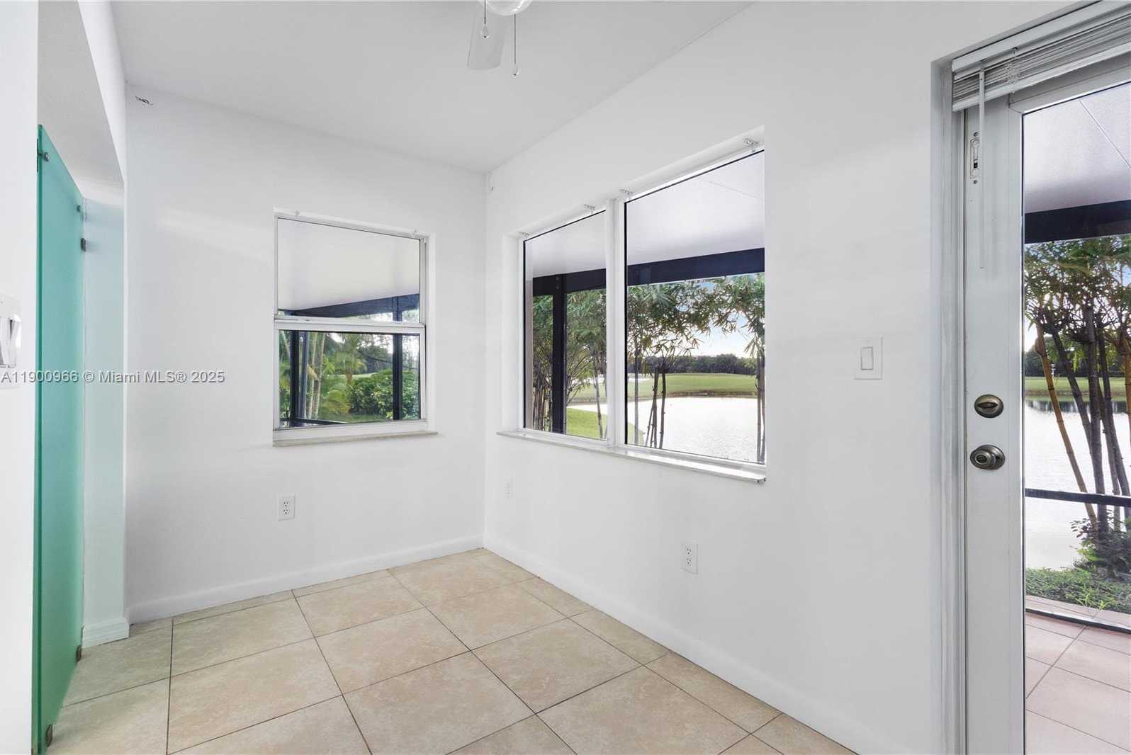 Small Image of Doral Number 10