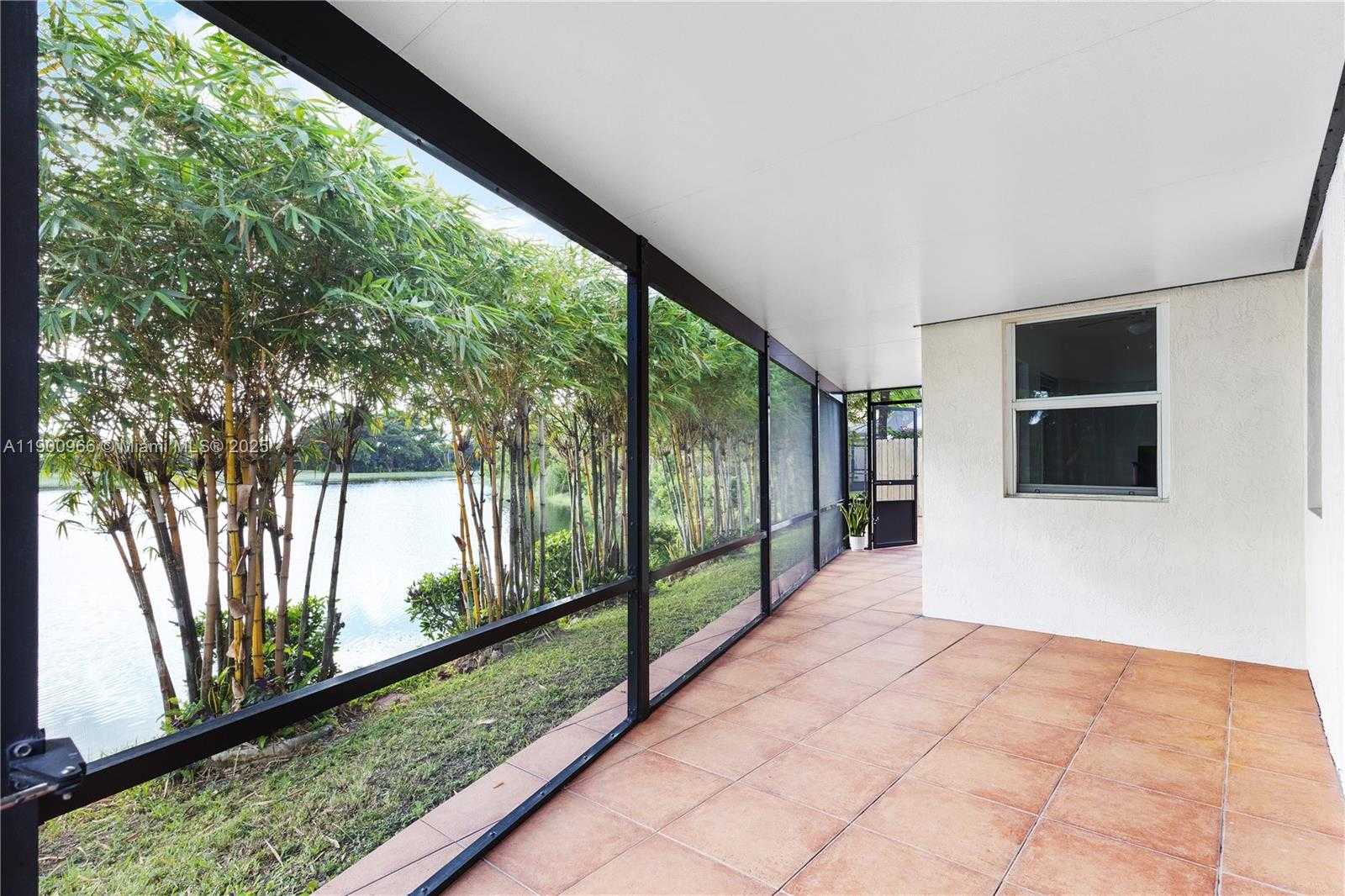 Small Image of Doral Number 12