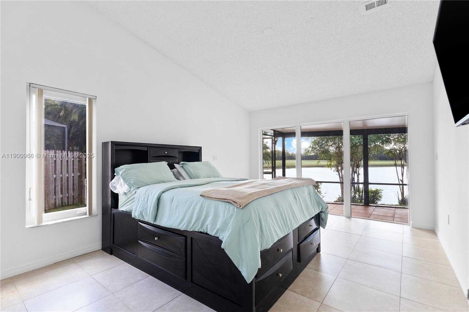 Small Image of Doral Number 14