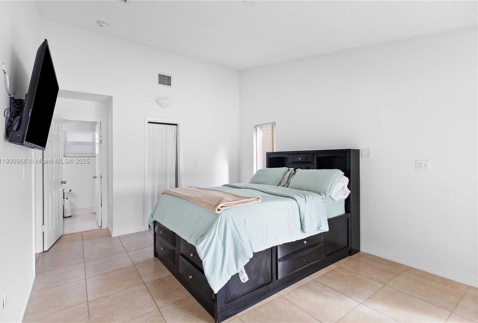 Small Image of Doral Number 15