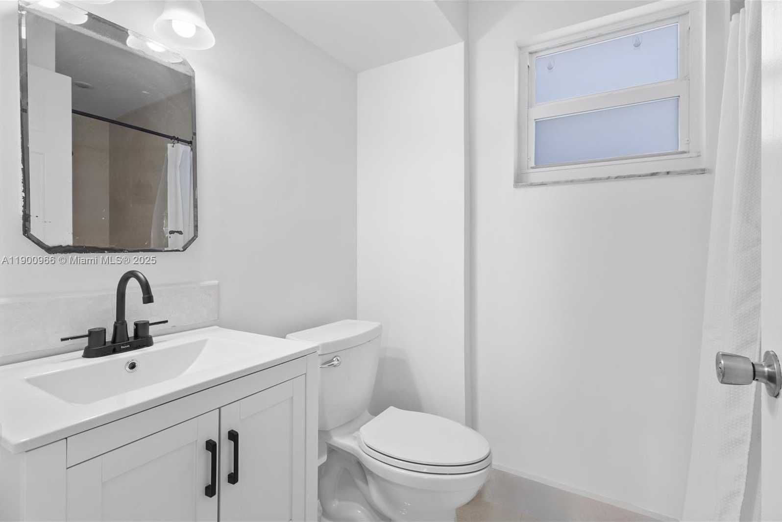 Small Image of Doral Number 16