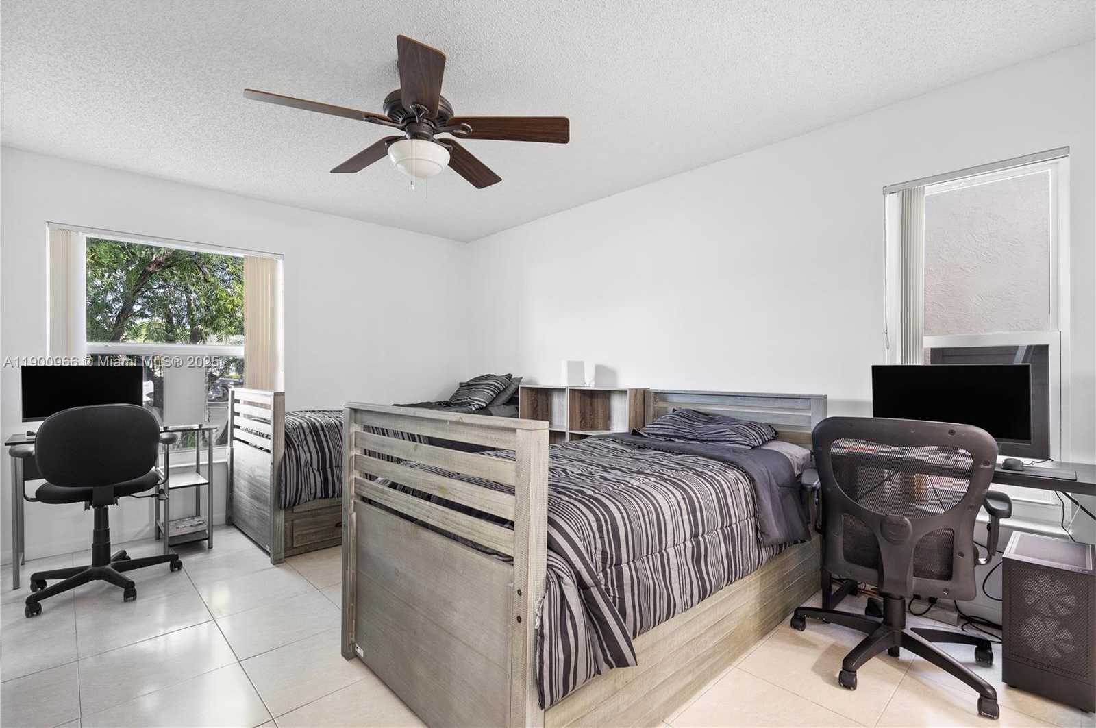 Small Image of Doral Number 17