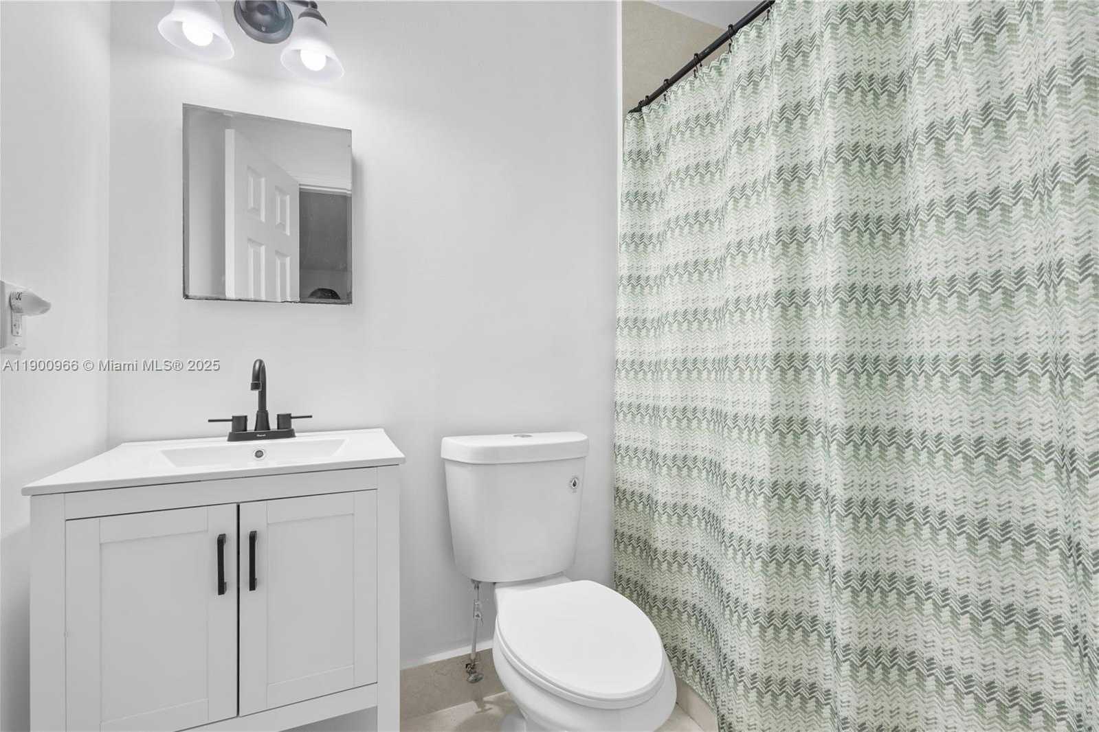 Small Image of Doral Number 18