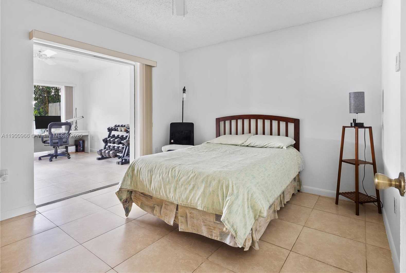 Small Image of Doral Number 20