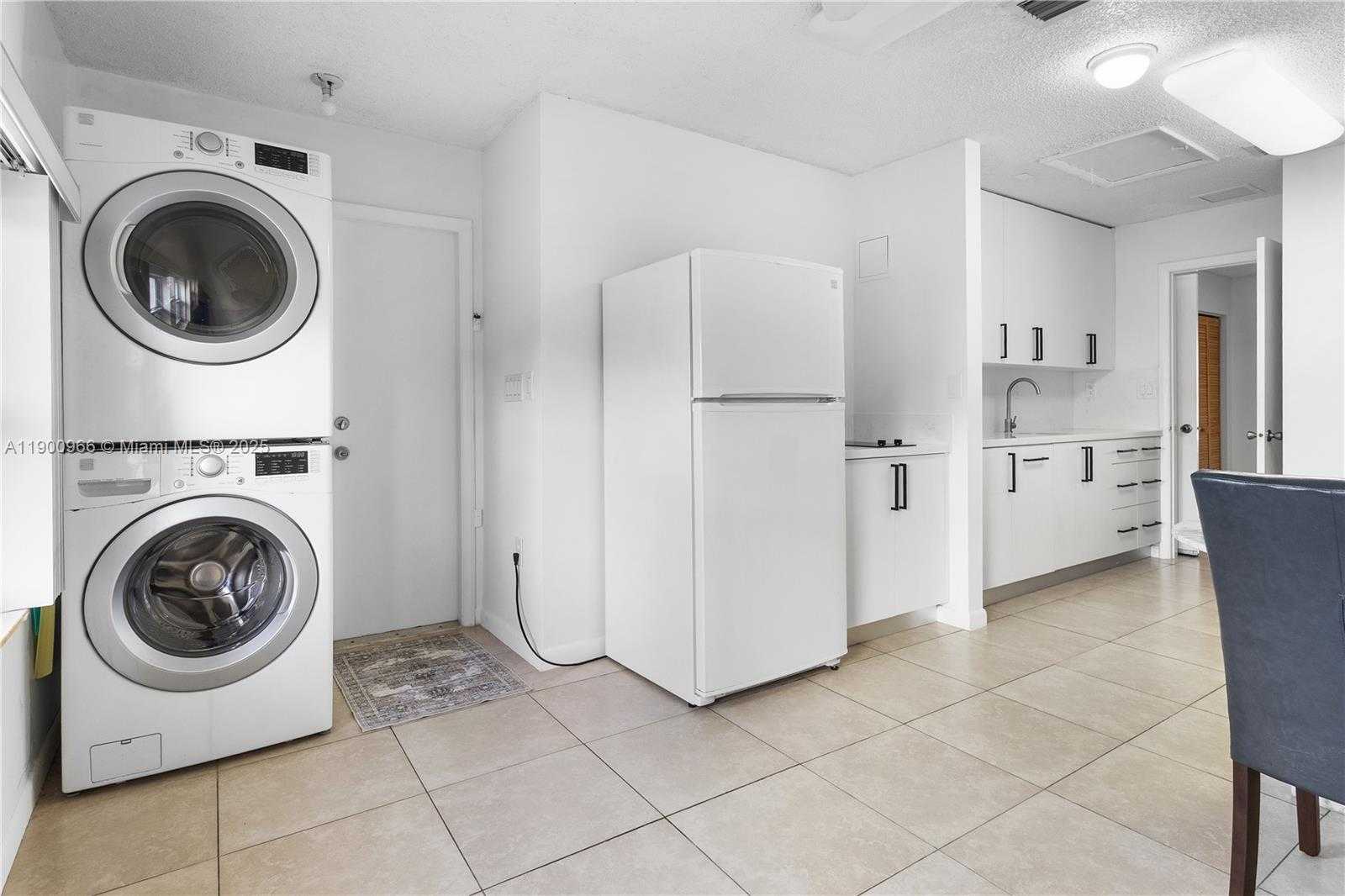 Small Image of Doral Number 23