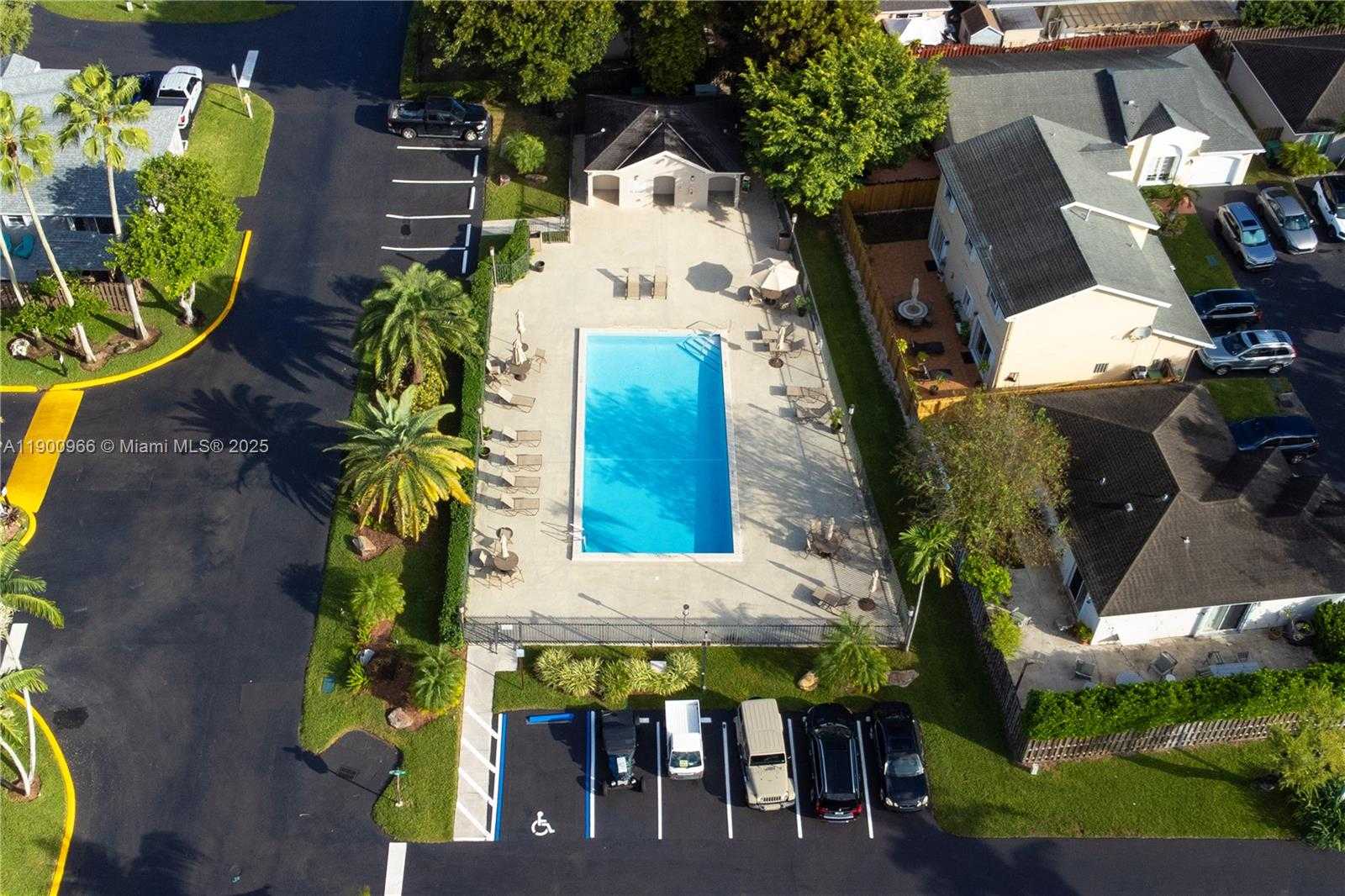 Small Image of Doral Number 28