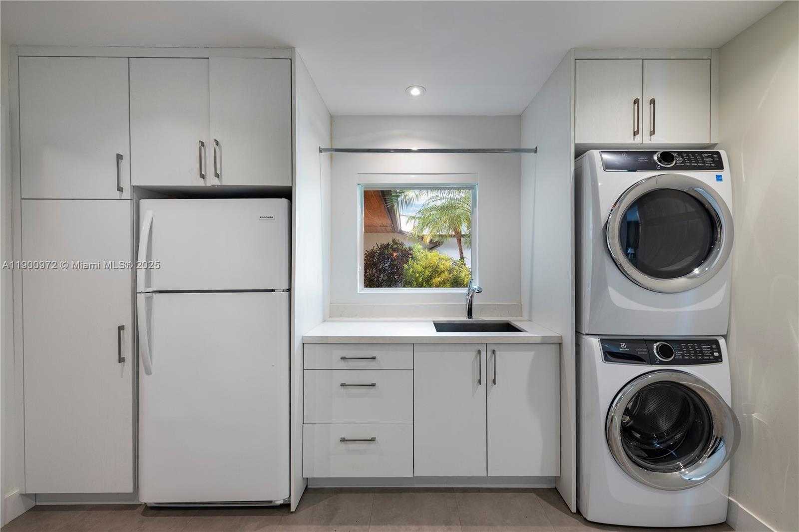 Small Image of 11570 SOUTH WEST 72ND AVE, Pinecrest Number 28