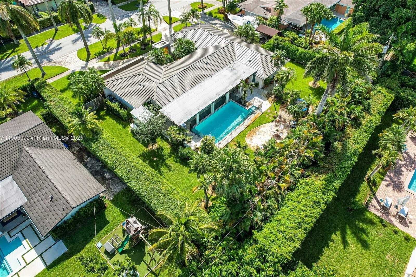 Small Image of 11570 SOUTH WEST 72ND AVE, Pinecrest Number 32