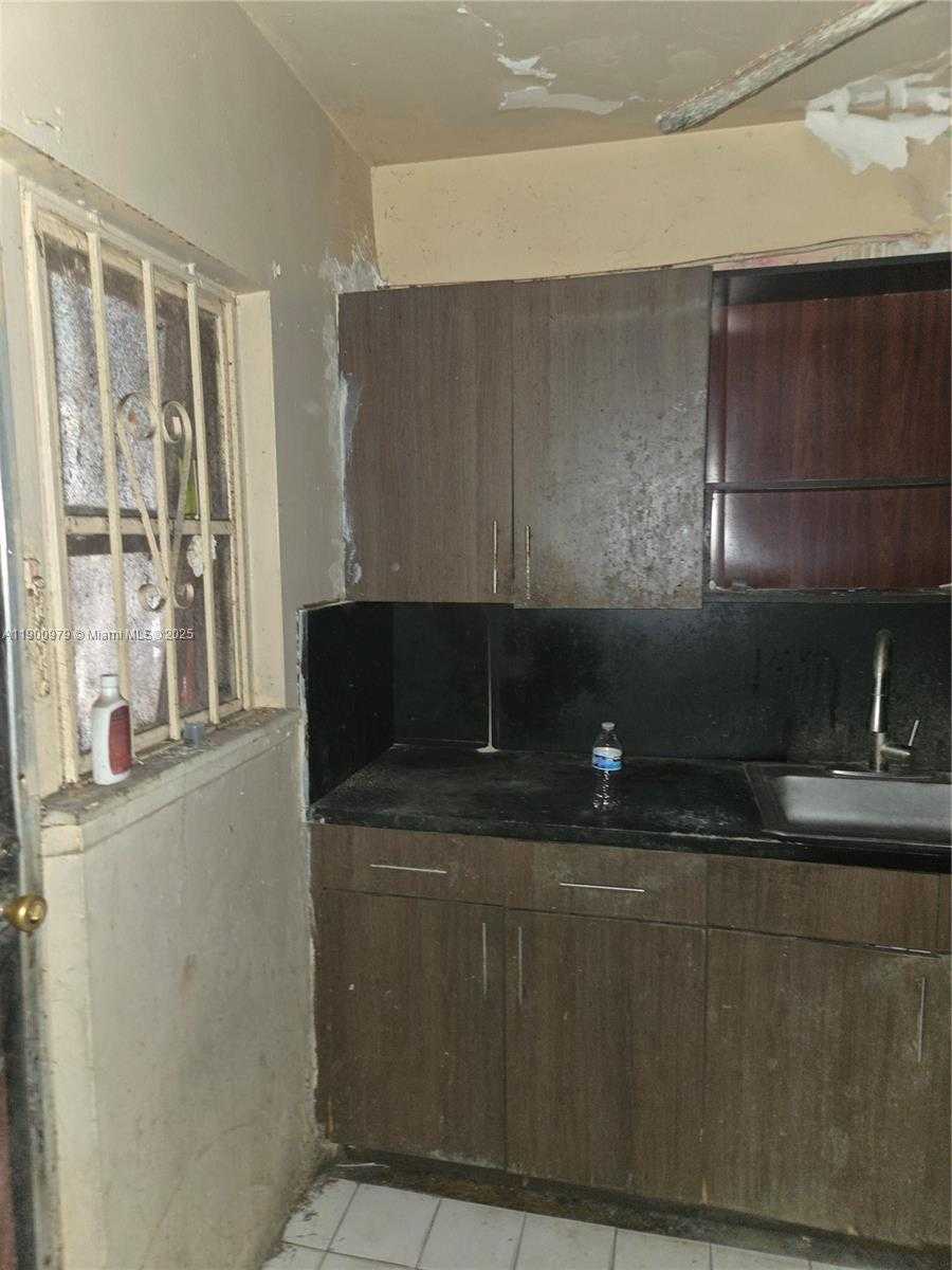 Small Image of 763 NORTH EAST 140TH ST, North Miami Number 12