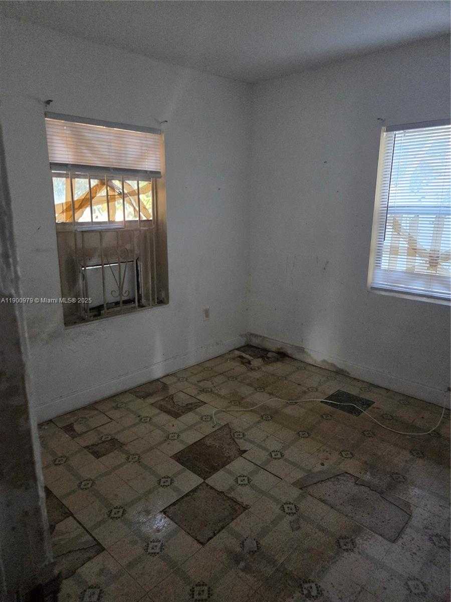 Small Image of 763 NORTH EAST 140TH ST, North Miami Number 16