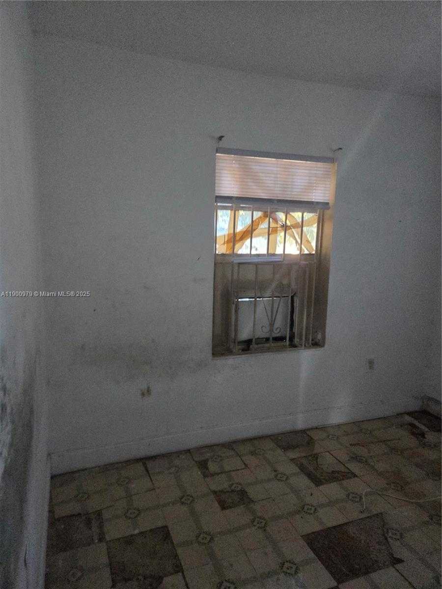 Small Image of 763 NORTH EAST 140TH ST, North Miami Number 17
