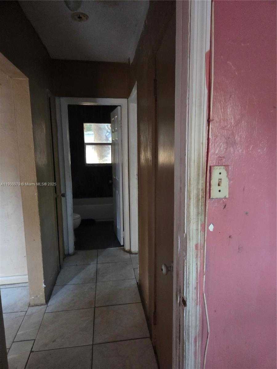 Small Image of 763 NORTH EAST 140TH ST, North Miami Number 20