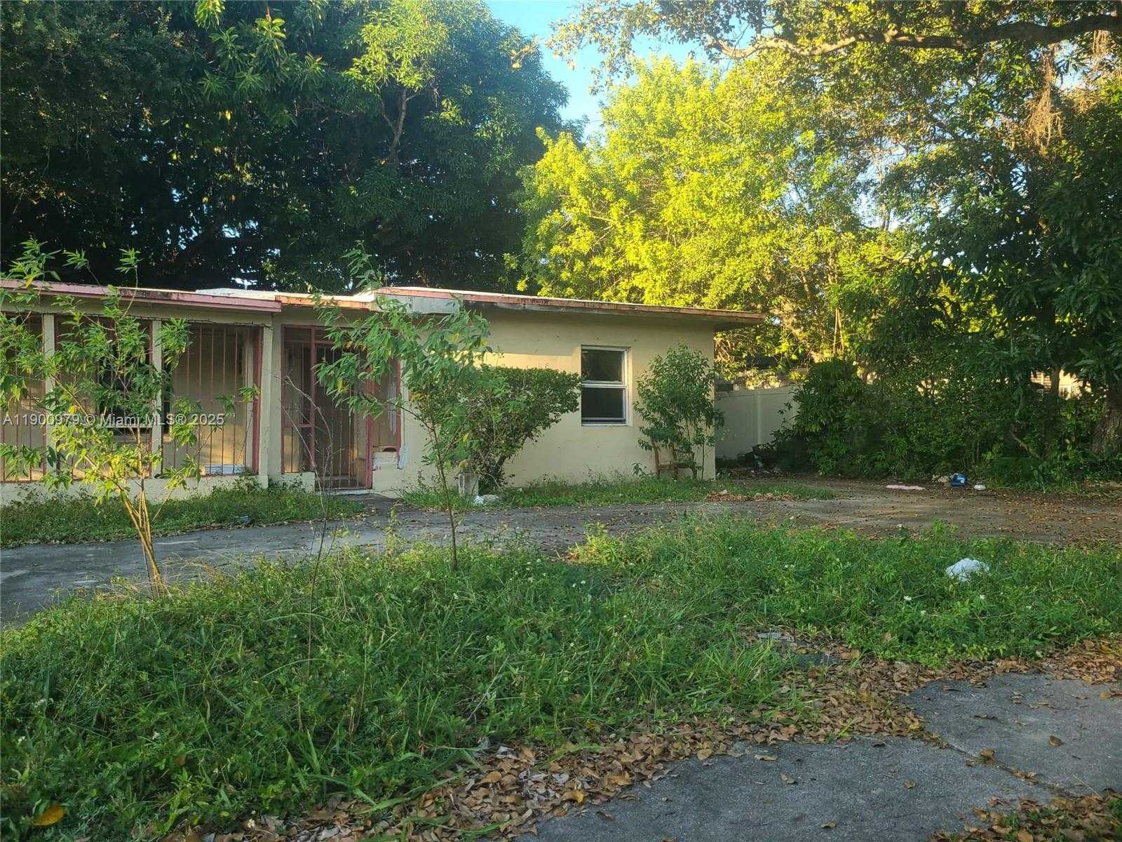 Small Image of 763 NORTH EAST 140TH ST, North Miami Number 3