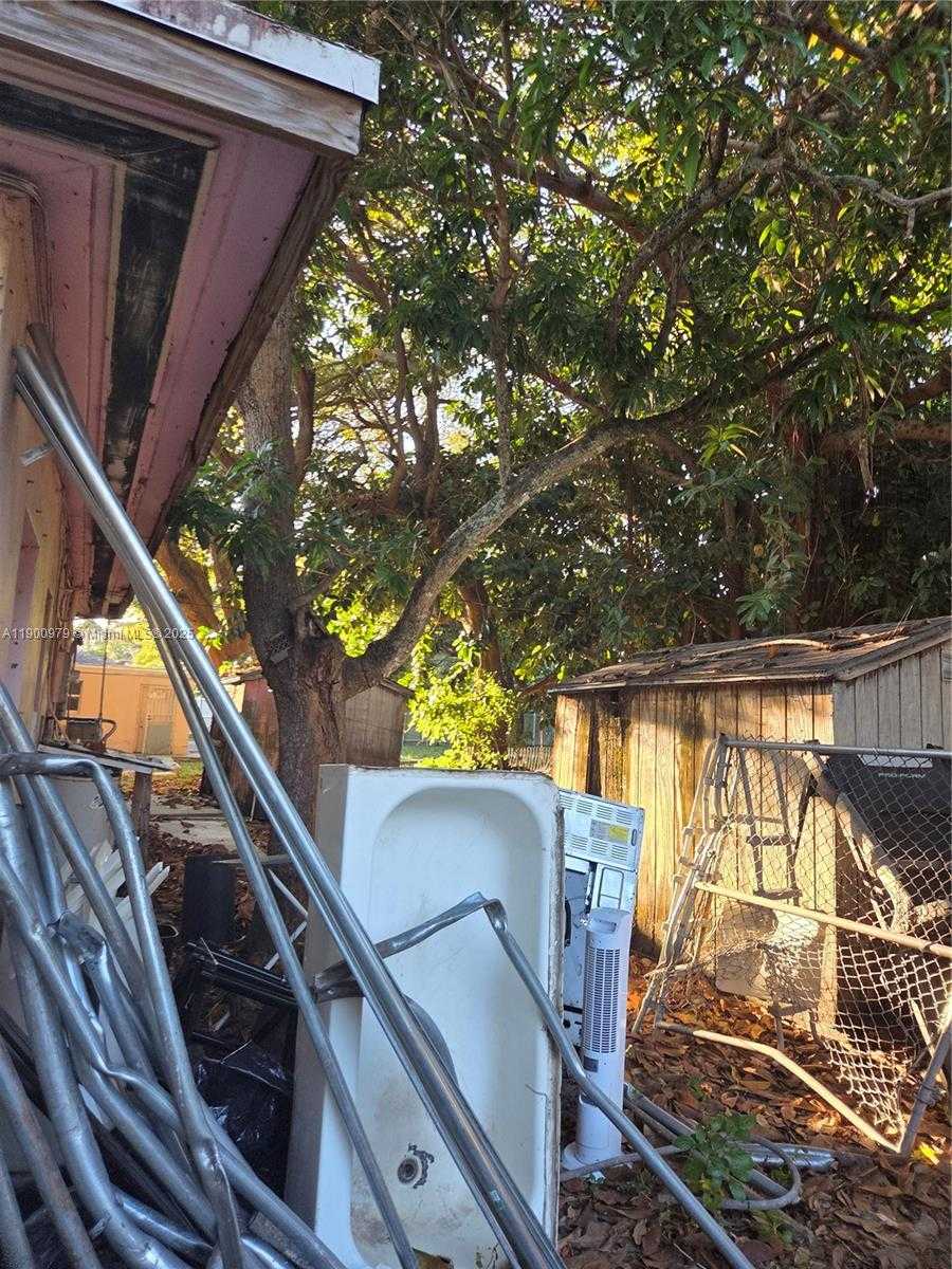 Small Image of 763 NORTH EAST 140TH ST, North Miami Number 6