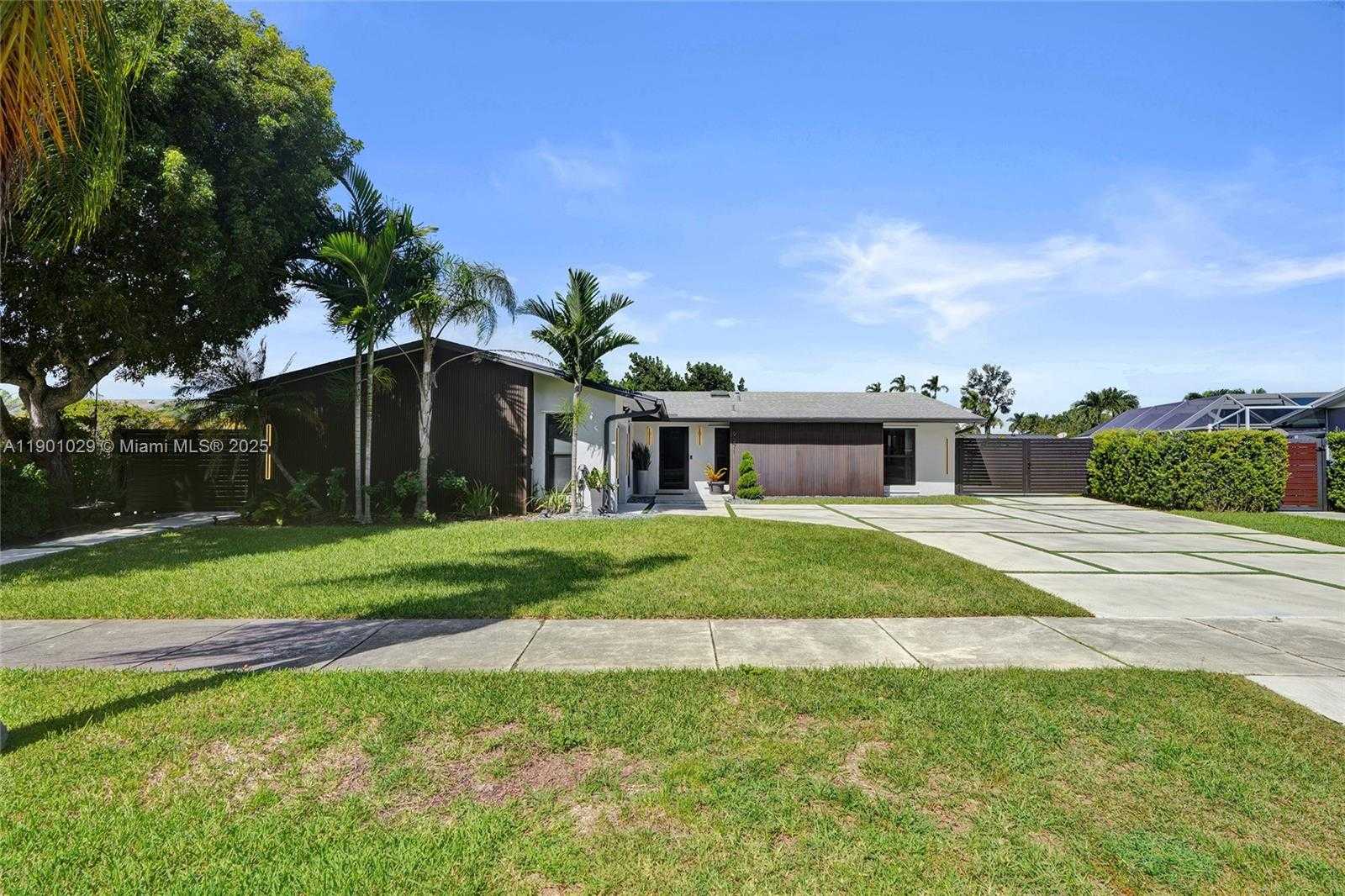 Small Image of 9371 SOUTH WEST 185TH TER, Cutler Bay Number 3