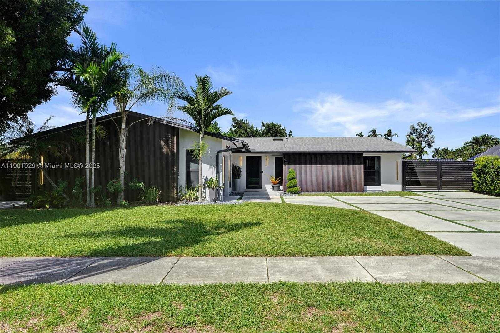 Small Image of 9371 SOUTH WEST 185TH TER, Cutler Bay Number 4