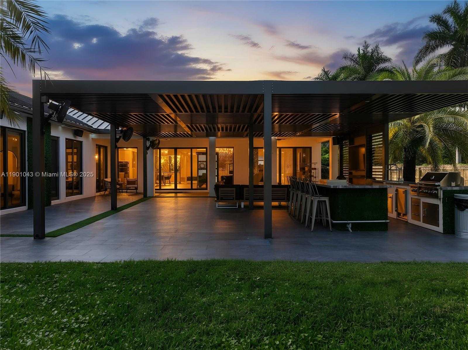 Small Image of 29371 SOUTH WEST 173RD CT, Homestead Number 3