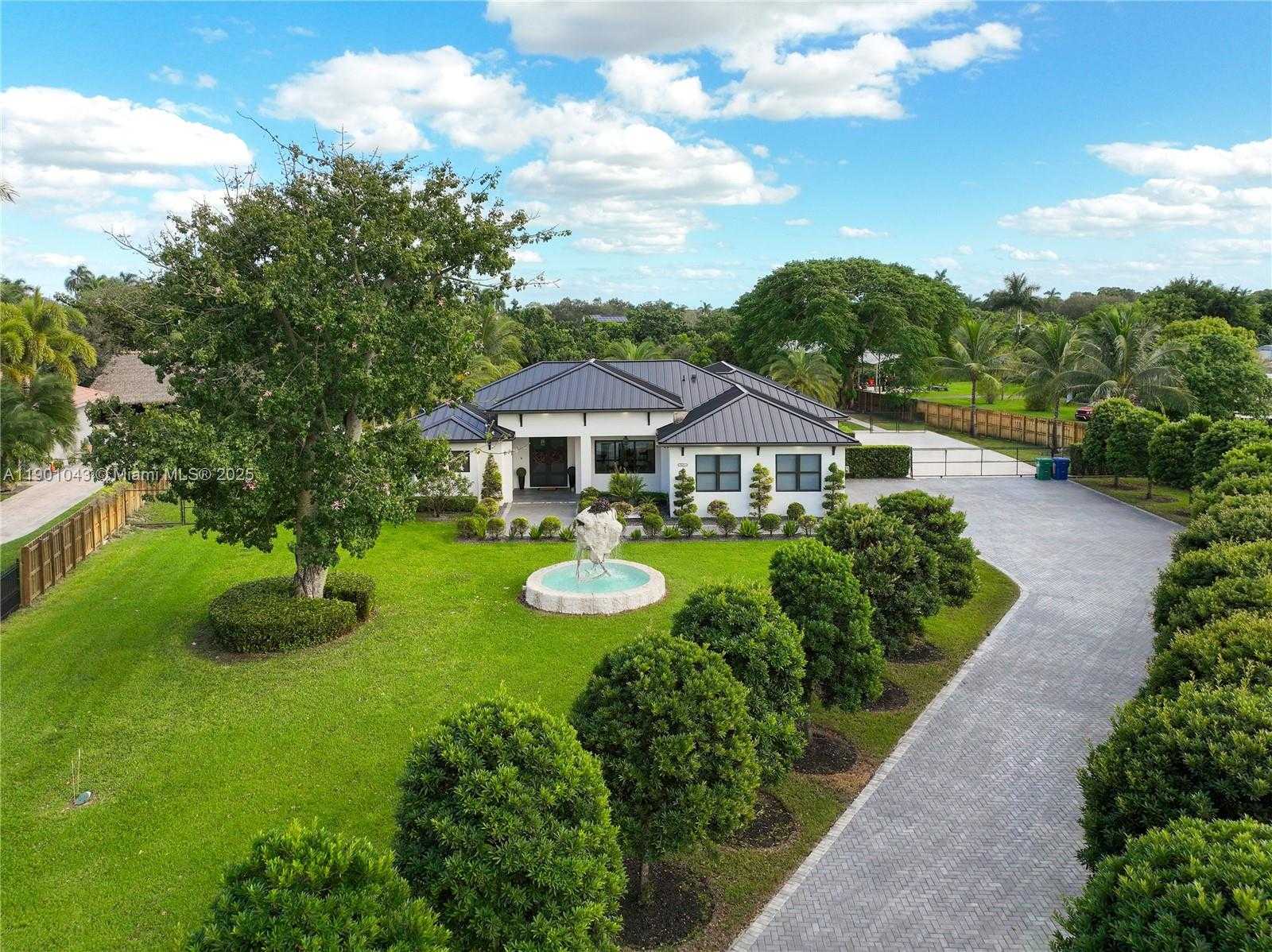 Small Image of 29371 SOUTH WEST 173RD CT, Homestead Number 4