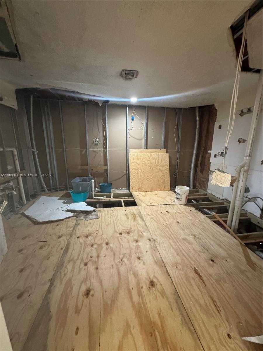 Small Image of 7945 NORTH WEST 187TH LN, Hialeah Number 10