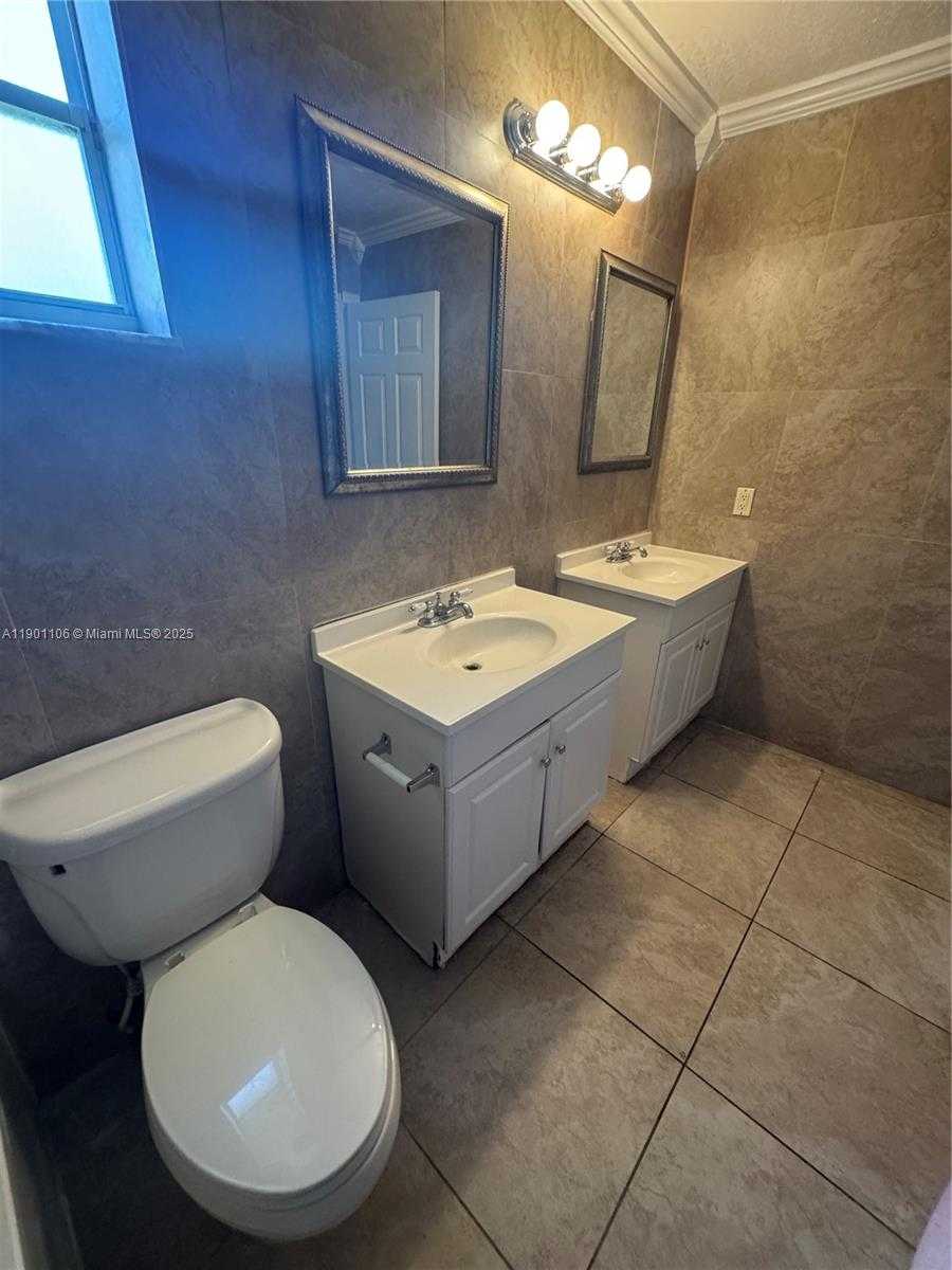 Small Image of 7945 NORTH WEST 187TH LN, Hialeah Number 15