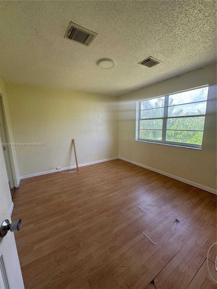 Small Image of 7945 NORTH WEST 187TH LN, Hialeah Number 16