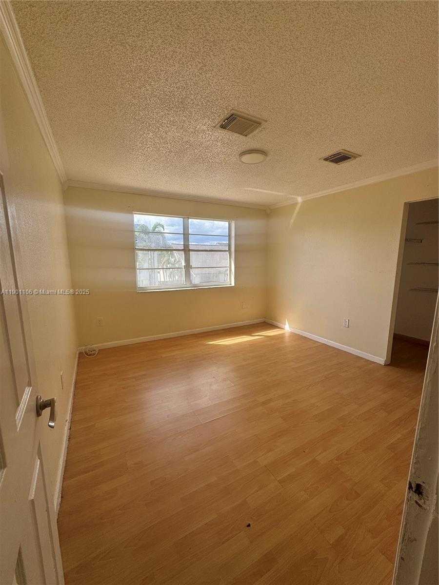 Small Image of 7945 NORTH WEST 187TH LN, Hialeah Number 17