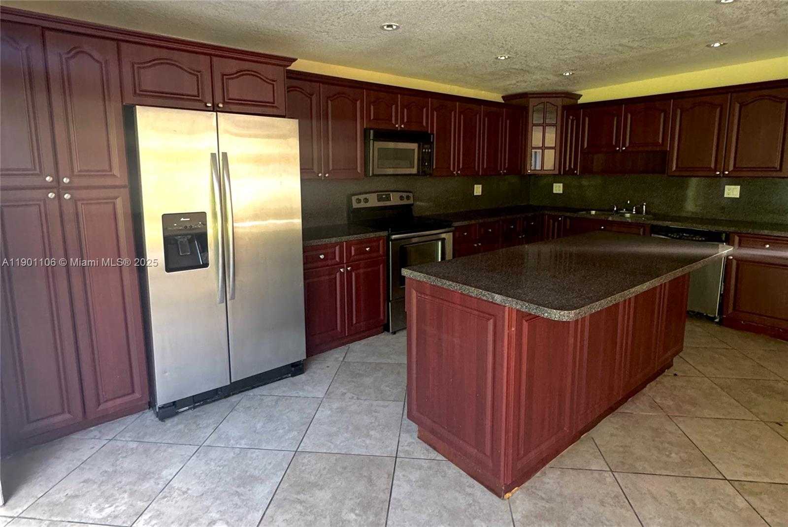 Small Image of 7945 NORTH WEST 187TH LN, Hialeah Number 2