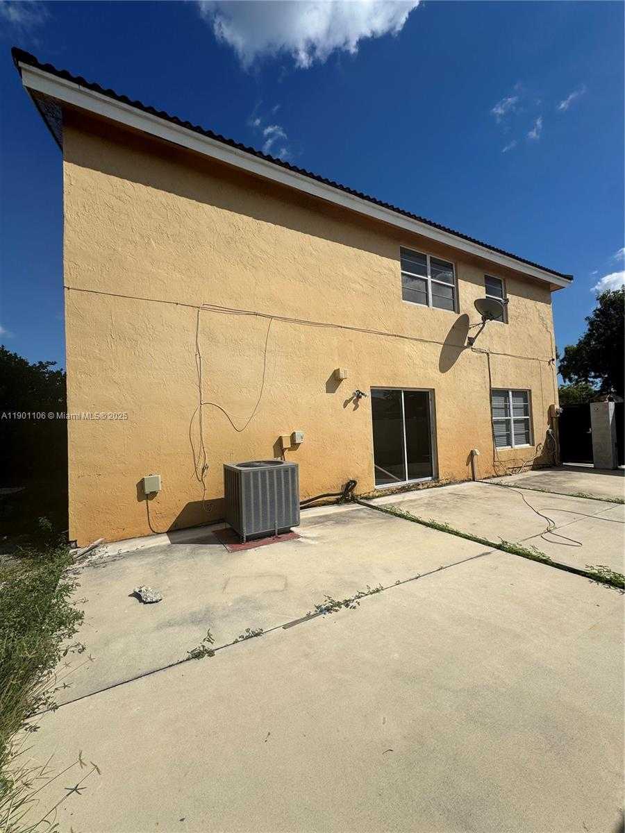 Small Image of 7945 NORTH WEST 187TH LN, Hialeah Number 21