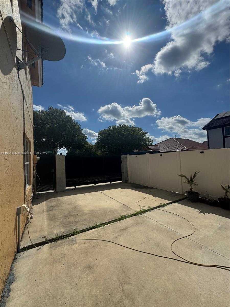 Small Image of 7945 NORTH WEST 187TH LN, Hialeah Number 22