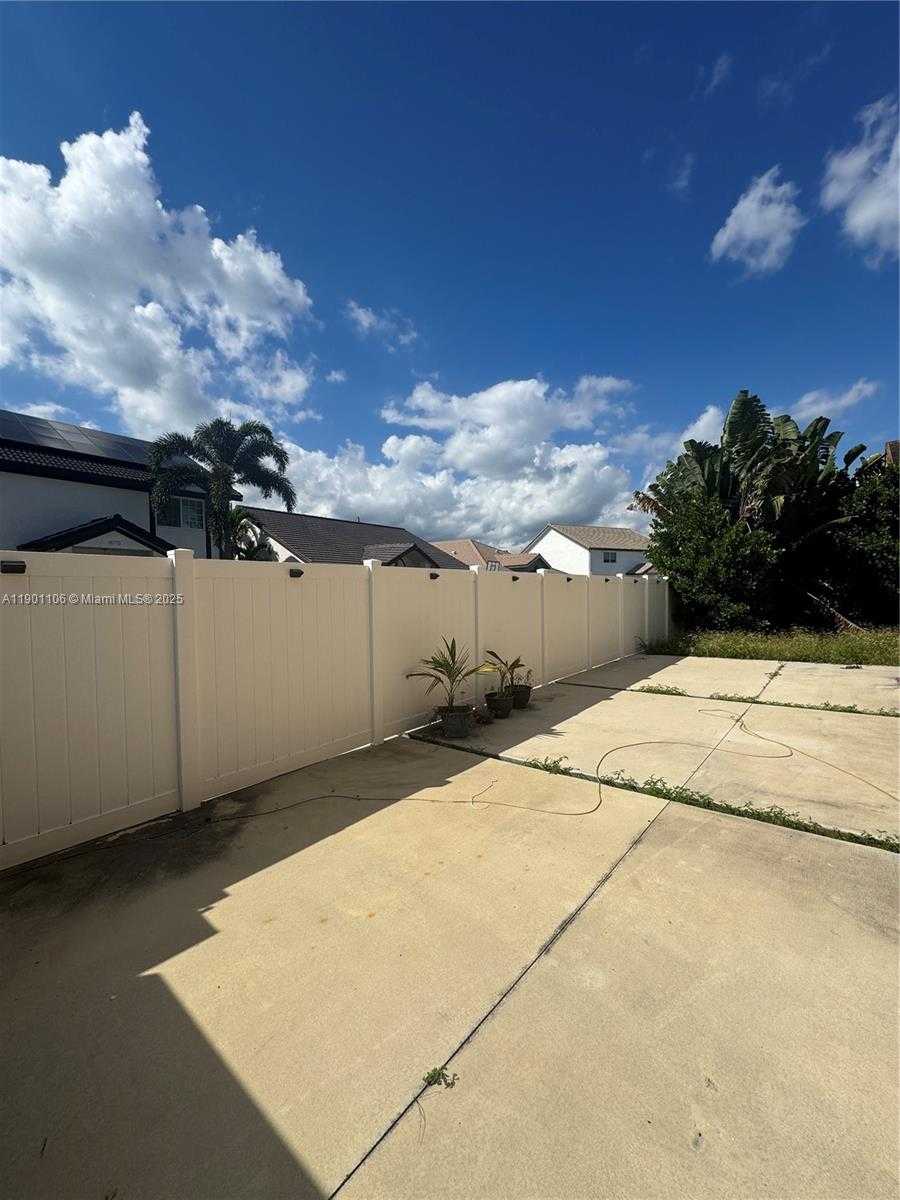 Small Image of 7945 NORTH WEST 187TH LN, Hialeah Number 23