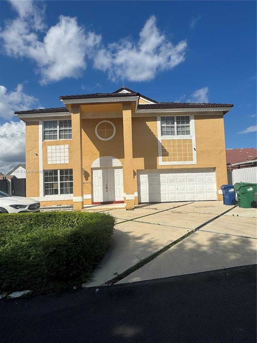 Small Image of 7945 NORTH WEST 187TH LN, Hialeah Number 25