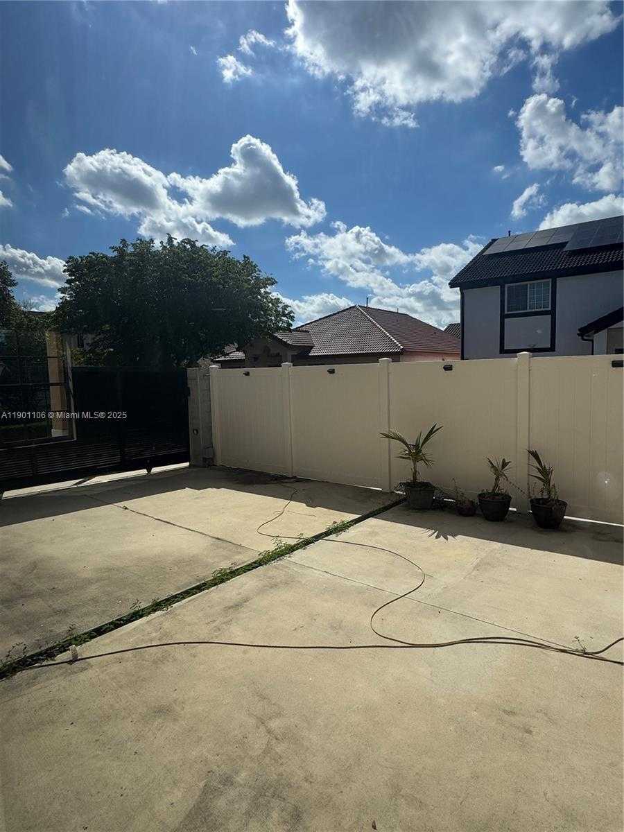 Small Image of 7945 NORTH WEST 187TH LN, Hialeah Number 26