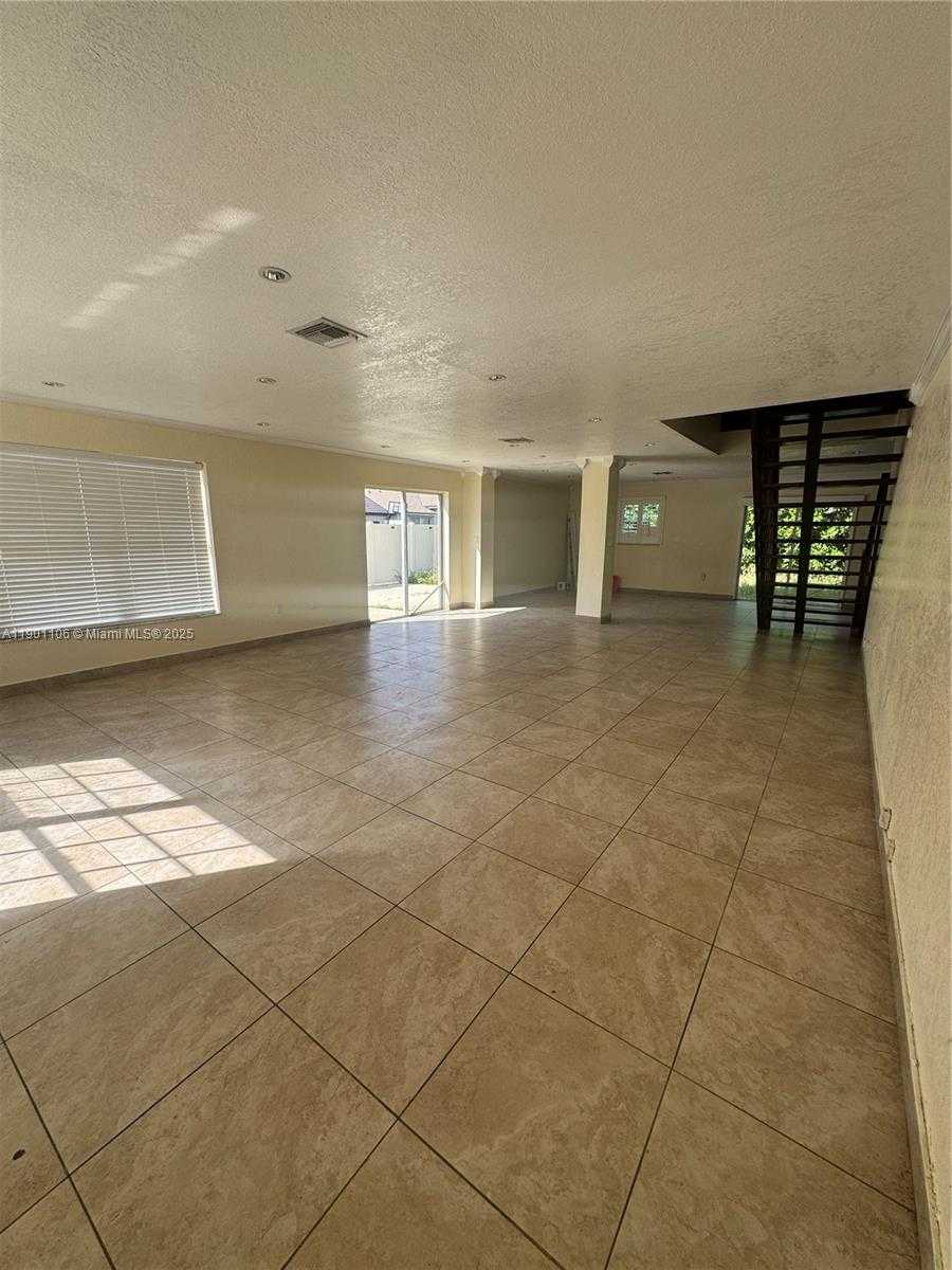 Small Image of 7945 NORTH WEST 187TH LN, Hialeah Number 3