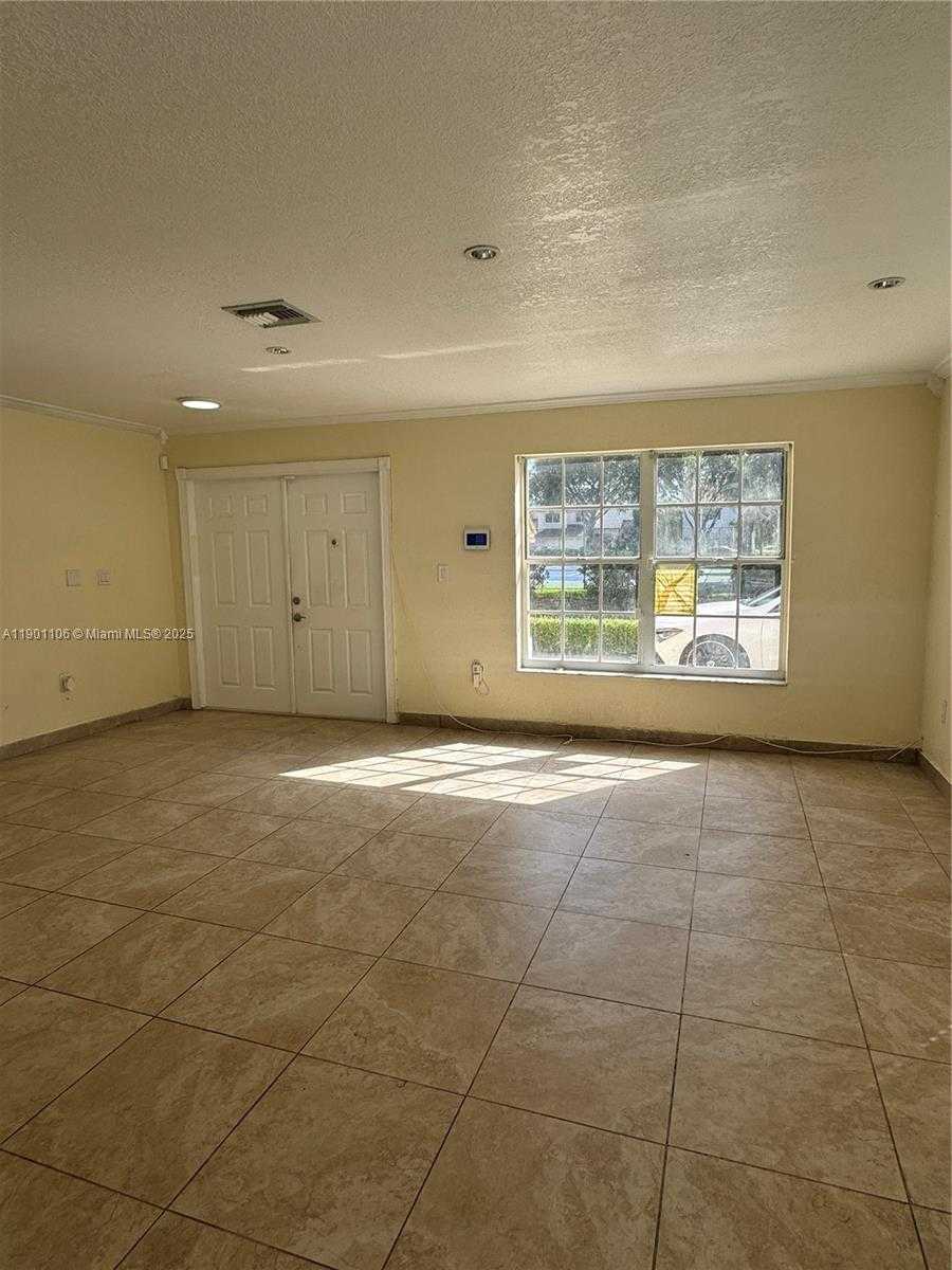 Small Image of 7945 NORTH WEST 187TH LN, Hialeah Number 5