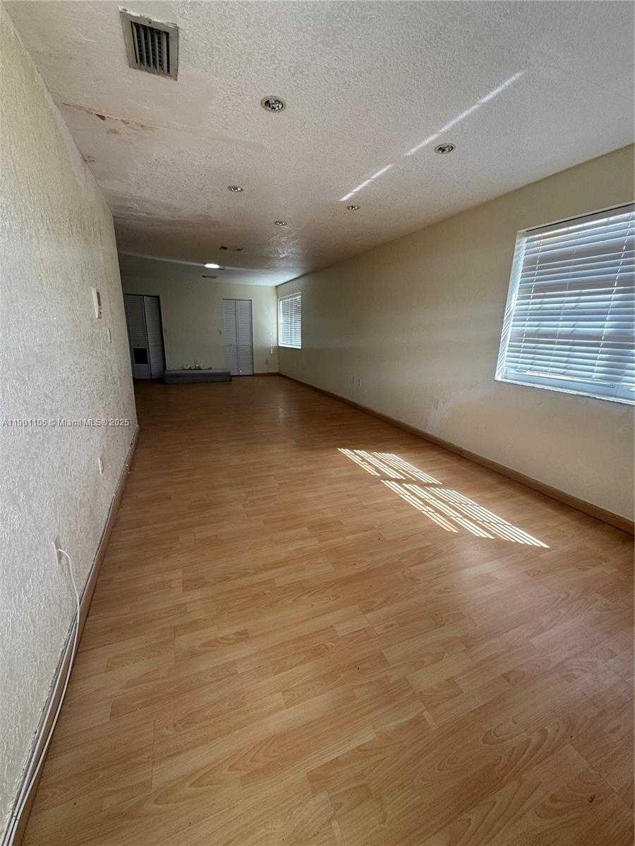 Small Image of 7945 NORTH WEST 187TH LN, Hialeah Number 9
