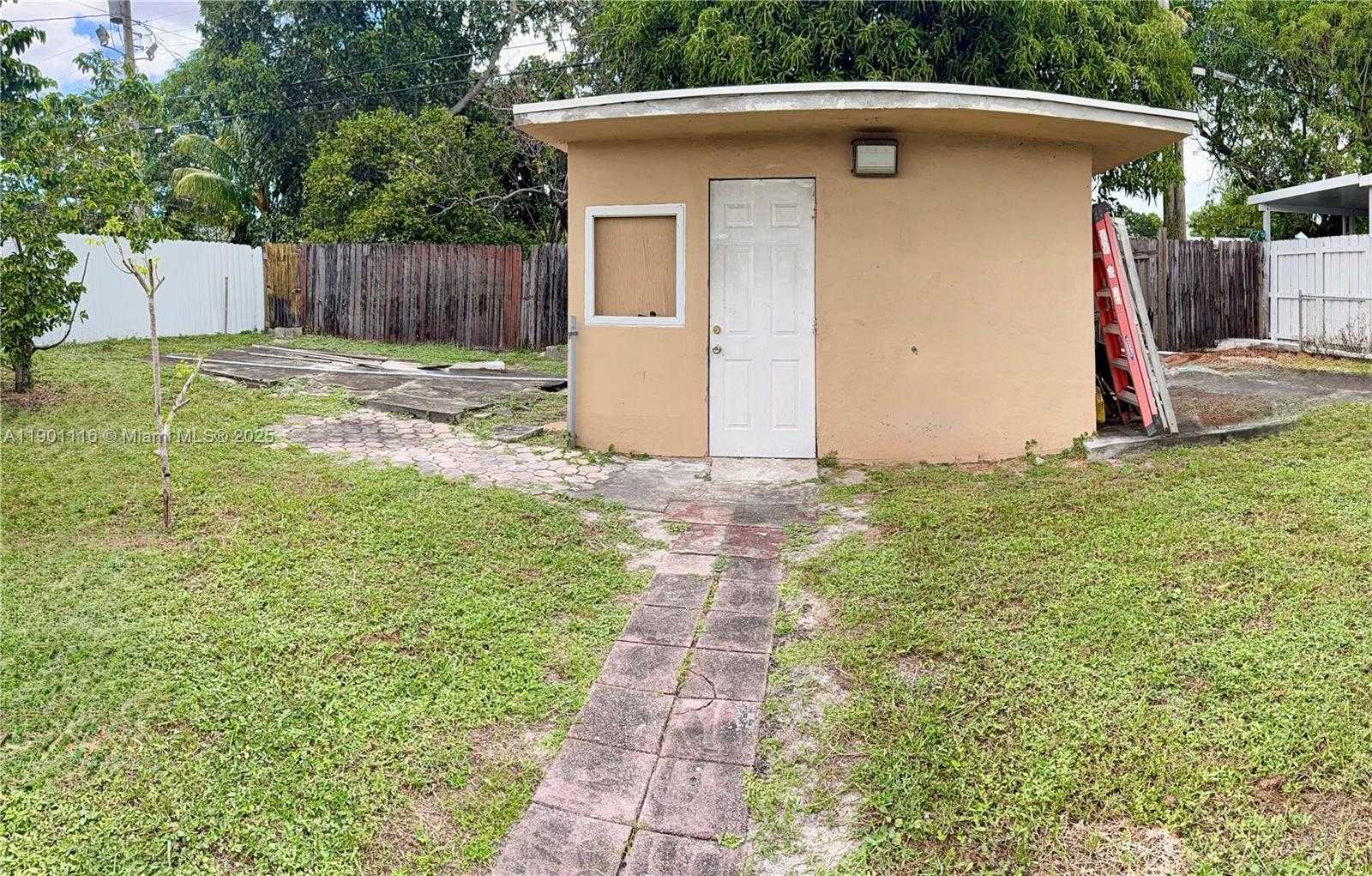 Small Image of 1041 EAST 19TH ST, Hialeah Number 15