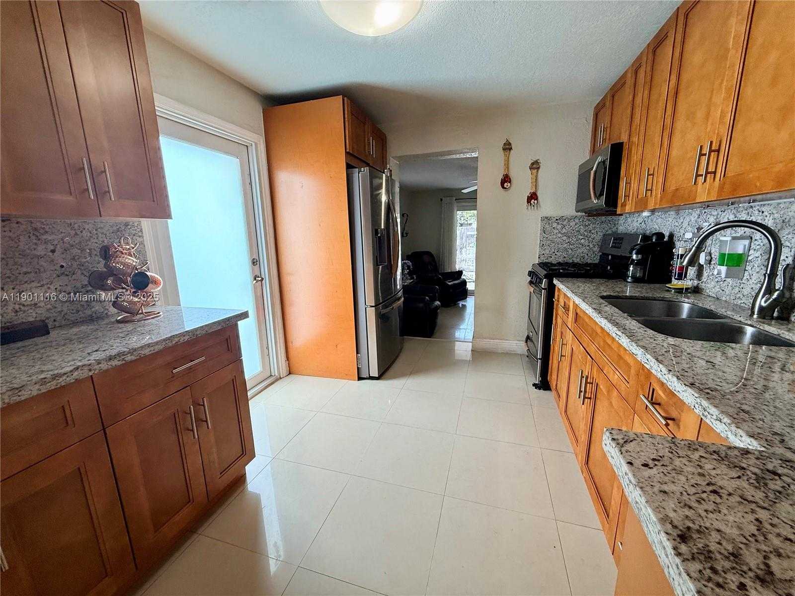 Small Image of 1041 EAST 19TH ST, Hialeah Number 5